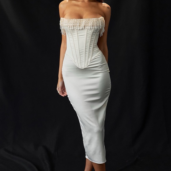 House of CB ‘Nalita ’ Dainty Ivory Pearl Embellished Corset Dress - Picture 2 of 8